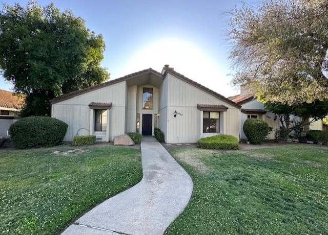 Property at 1964 Cougar Ln, Clovis, CA 93611, 2 beds, 1.75 baths