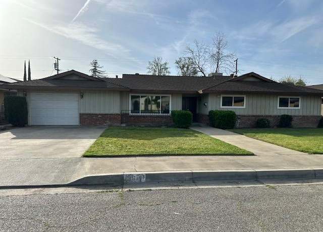 Property at 309 Circle Dr, Chowchilla, CA 93610, 3 beds, 2.5 baths