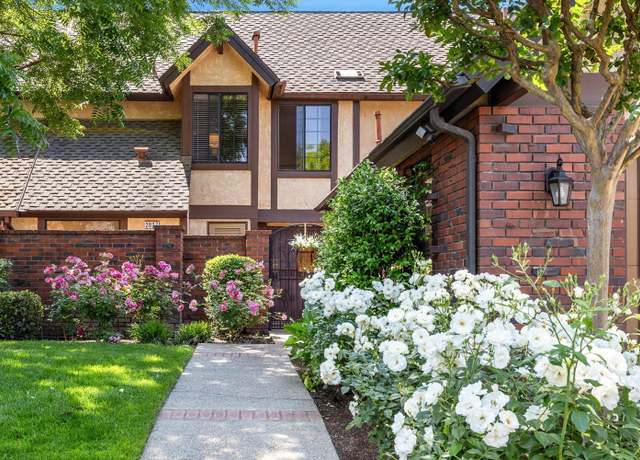 Property at 2827 W Compton Ct, Fresno, CA 93711, 3 beds, 2.5 baths