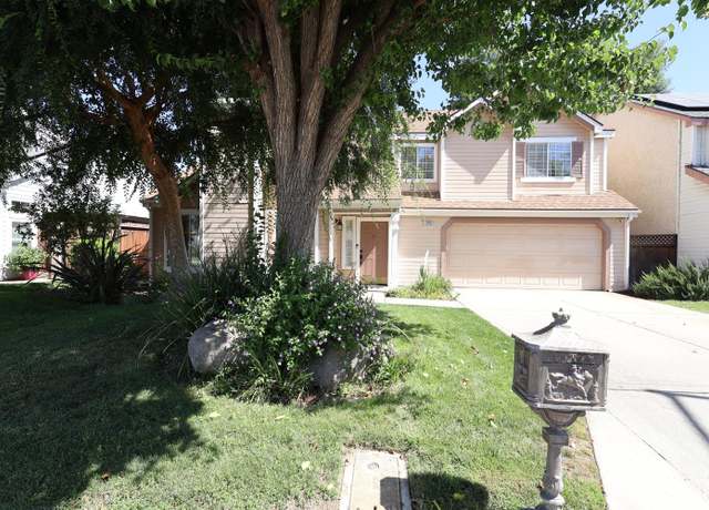 Property at 1866 E Goshen Ave, Fresno, CA 93720, 3 beds, 2.5 baths