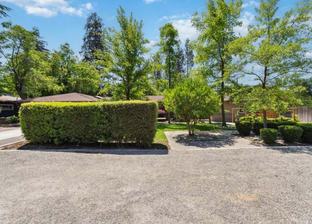 Property at 1140 E Alamos Ave, Fresno, CA 93704, 4 beds, 3 baths