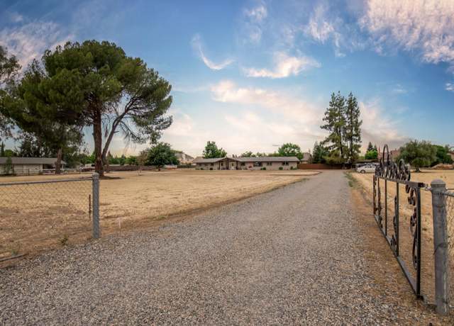 Property at 6077 N Locan Ave, Clovis, CA 93619, 4 beds, 3 baths