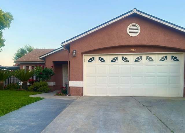 Property at 13711 E Amigo Dr, Parlier, CA 93648, 3 beds, 2 baths