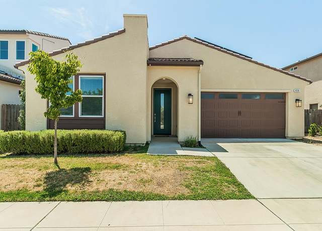 Property at 4114 Bellaire Ave, Clovis, CA 93619, 3 beds, 3 baths