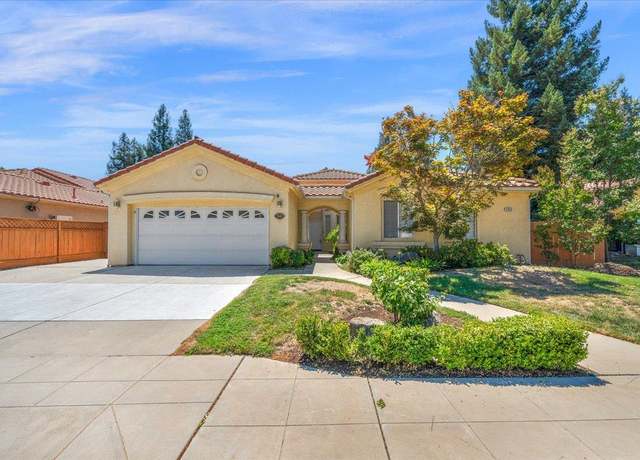 Property at 2344 Sierra Madre Ave, Clovis, CA 93611, 4 beds, 2.75 baths