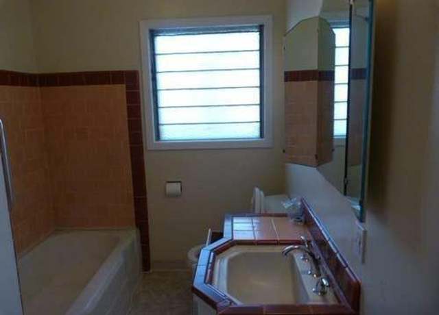 Property at 2004 N Maple Ave, Fresno, CA 93703, 4 beds, 1.5 baths