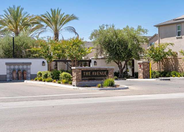 Property at 6294 E Riesling Dr E, Fresno, CA 93727, 3 beds, 2.75 baths