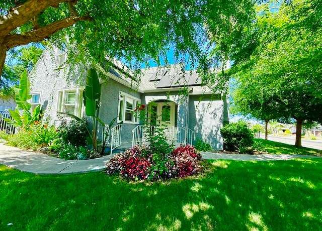 Property at 438 E Clinton Ave, Fresno, CA 93704, 4 beds, 2 baths