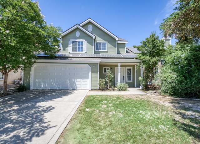 Property at 1892 E Goshen Ave, Fresno, CA 93720, 3 beds, 2.5 baths