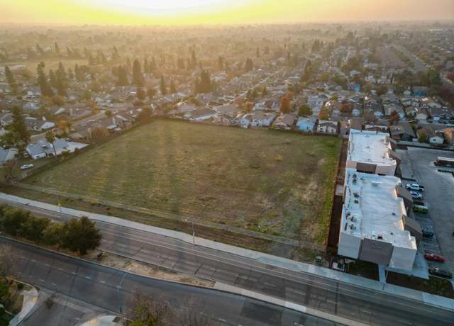 Property at 2393 N Blythe Ave, Fresno, CA 93722