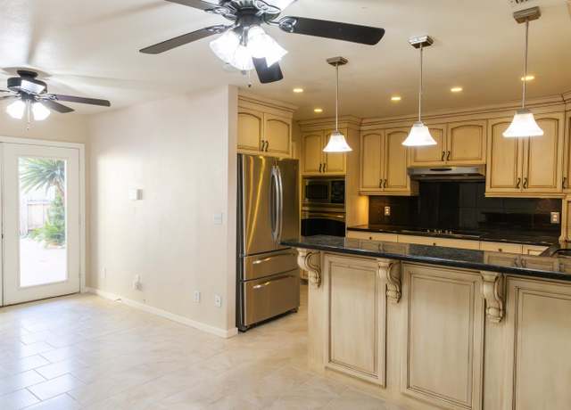 Property at 524 W Keats Ave, Fresno, CA 93704, 2 beds, 1.75 baths