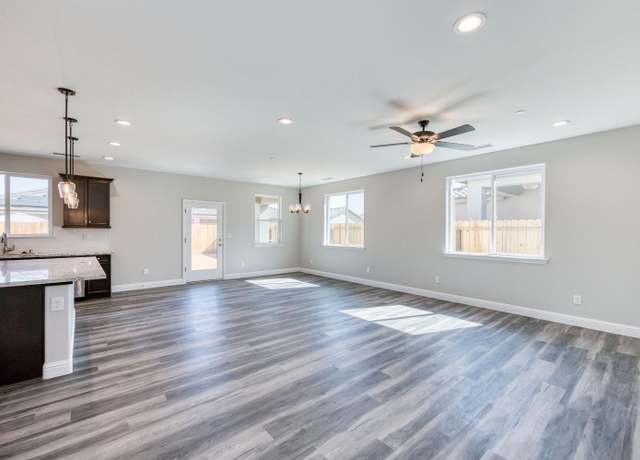 Property at 977 S Koleen Ave, Kerman, CA 93630, 3 beds, 2 baths