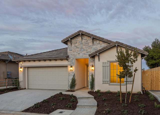 Property at 1643 N Ryan Ave, Clovis, CA 9619, 4 beds, 2.5 baths