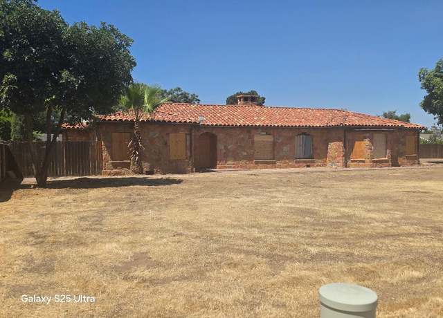 Property at 4933 E Tulare Ave, Fresno, CA 93727, 4 beds, 2.75 baths