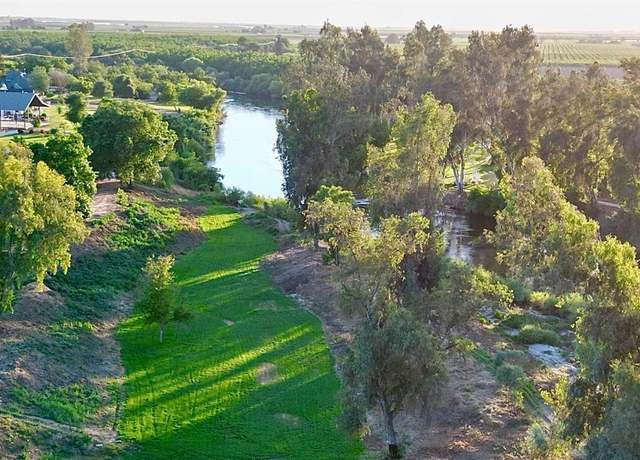 Property at 5750 Benicia Ave, Kingsburg, CA 93631
