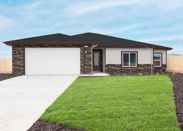 Property at 1026 N Walnut St, Woodlake, CA 93286, 4 beds, 2 baths
