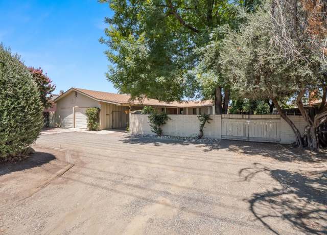 Property at 1004 W Walnut Ave, Visalia, CA 93277, 3 beds, 2 baths
