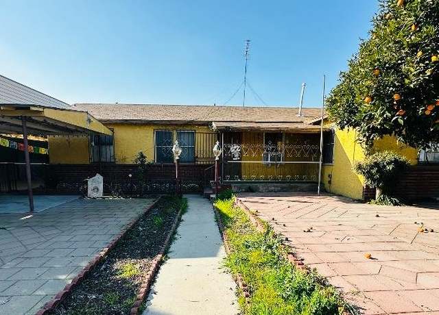 Property at 2572 W Barton Sq, Fresno, CA 93725, 3 beds, 2 baths