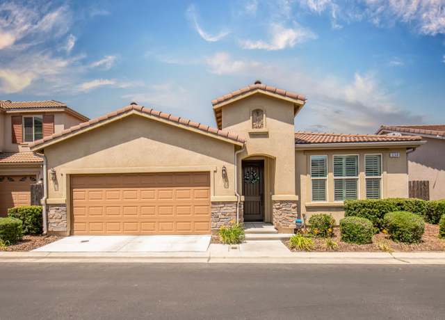 Property at 3260 Alps Ln, Clovis, CA 93619, 2 beds, 2 baths