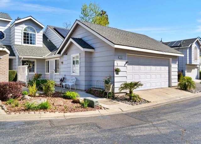 Property at 7556 N Millbrook Ave, Fresno, CA 93720, 2 beds, 1.75 baths