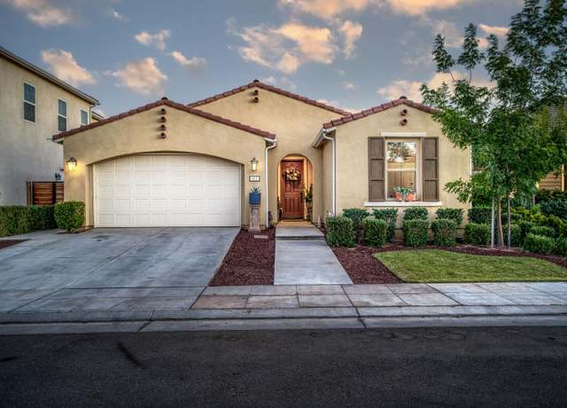 Property at 422 Wishon Way W, Madera, CA 93636, 3 beds, 2 baths