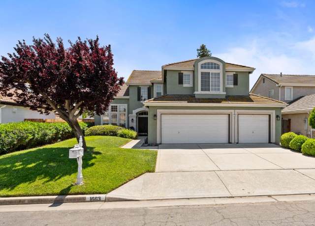 Property at 1663 E La Quinta Dr, Fresno, CA 93730, 5 beds, 3 baths