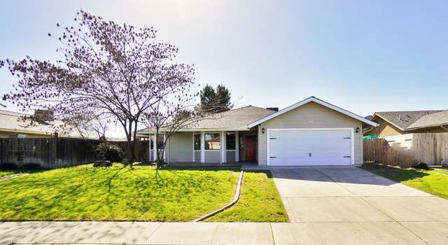 Photo of 927 Birchwood Ct, Hanford, CA 93230