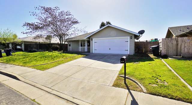 Photo of 927 Birchwood Ct, Hanford, CA 93230