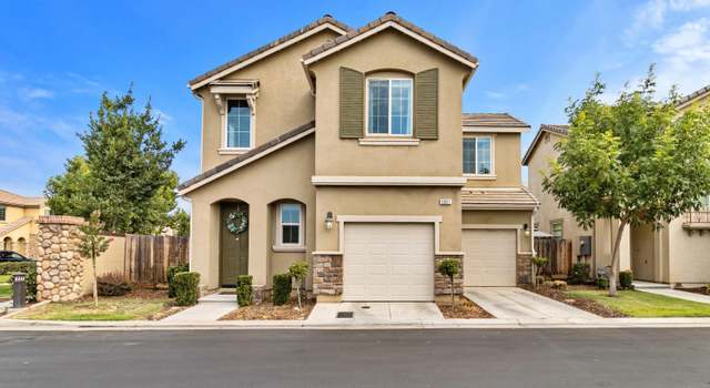 Photo of 3021 Mount Rainier Ln, Clovis, CA 93619