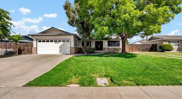 Photo of 30 S Cambridge Dr, Lemoore, CA 93245