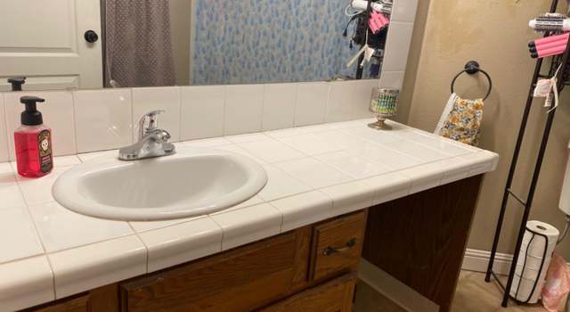 Photo of 941 Laverne Ave, Clovis, CA 93611