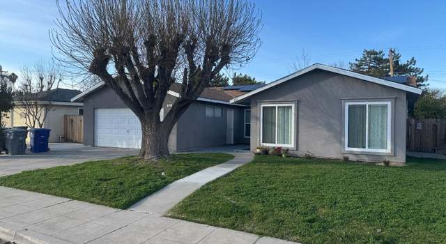 Photo of 201 Poppy Ln, Clovis, CA 93612