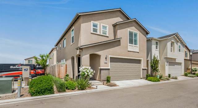 Photo of 6394 E Riesling Dr, Fresno, CA 93727