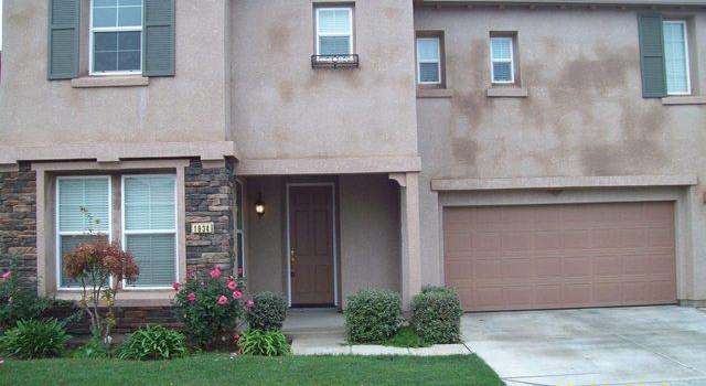 Photo of 1934 N Larose Ln, Clovis, CA 93619