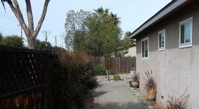 Photo of 393 W Ashcroft Ave, Clovis, CA 93612