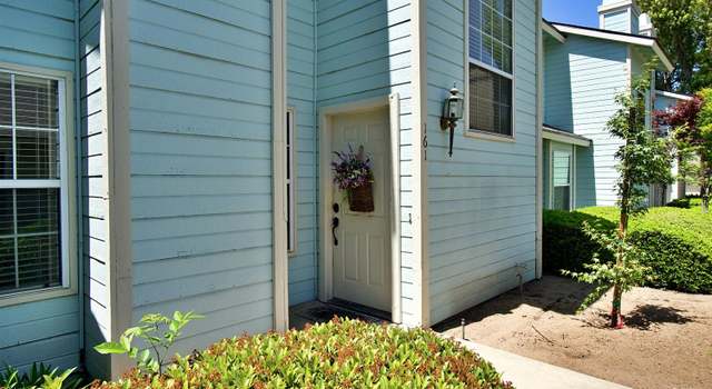 Photo of 161 W Pillgrim Ln, Clovis, CA 93612