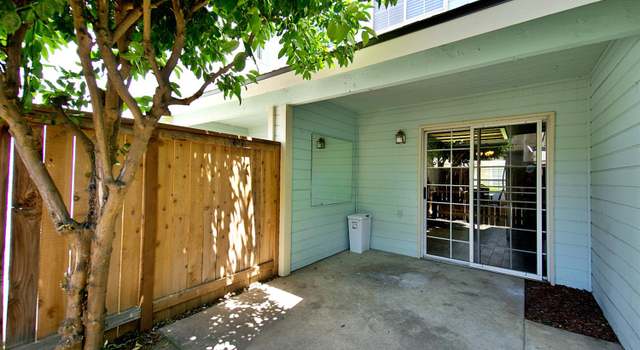 Photo of 161 W Pillgrim Ln, Clovis, CA 93612