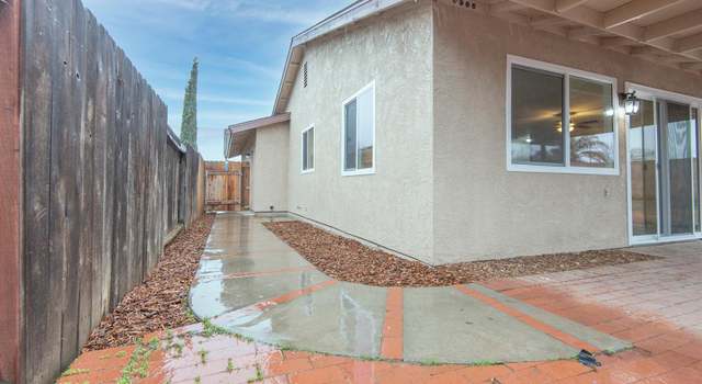 Photo of 1028 Salem Dr, Hanford, CA 93230