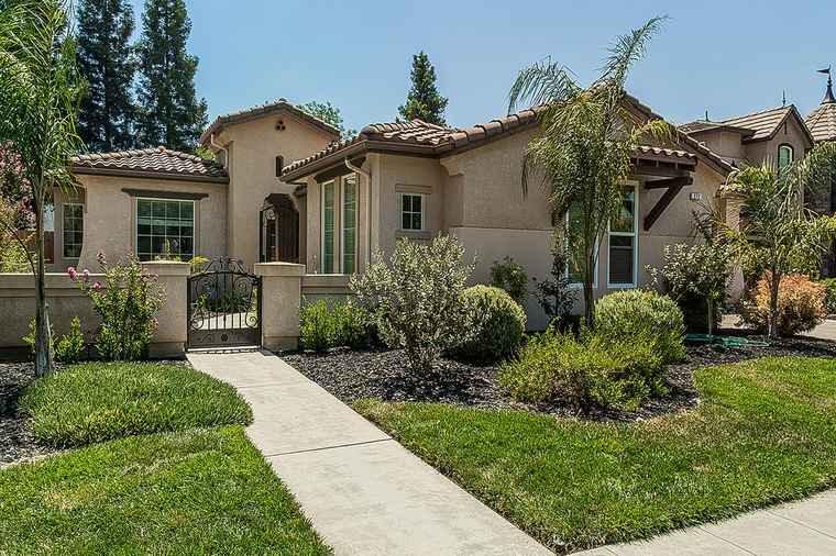 Photo of 272 Omaha Ave Clovis, CA 93619