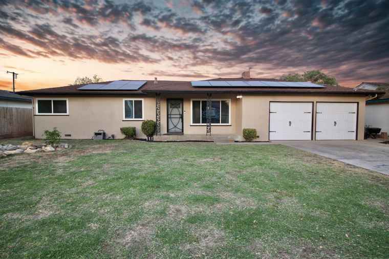 Photo of 521 Williams Ave Madera, CA 93637