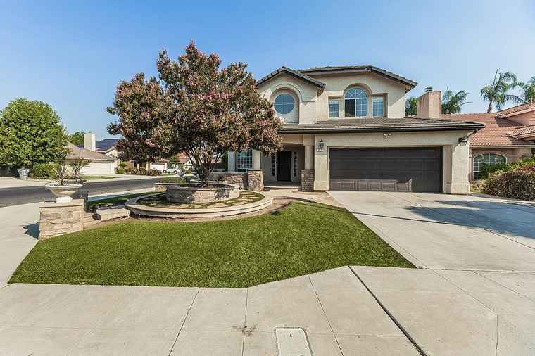 Photo of 815 Robinson Ave Clovis, CA 93612