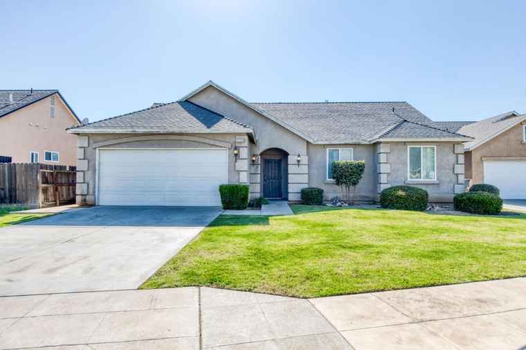 Photo of 2623 N Knoll Ave Fresno, CA 93722