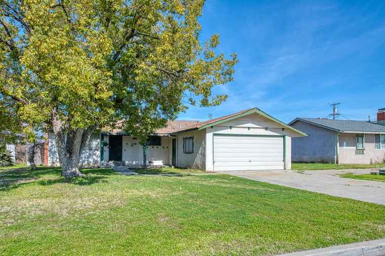 Photo of 115 San Jose Ave Clovis, CA 93612