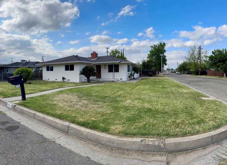 Photo of 201 Walnut St Madera, CA 93637