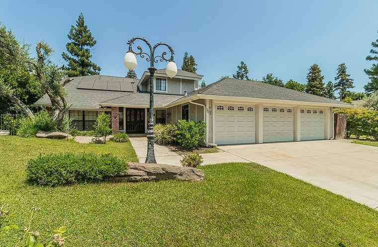 Photo of 75 Adler Ave Clovis, CA 93612