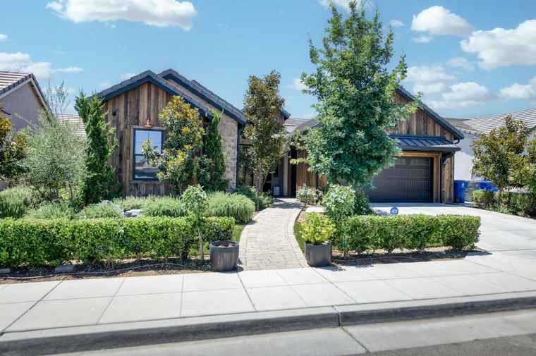 Photo of 4240 Rall Ave Clovis, CA 93619