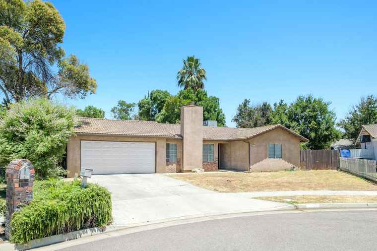 Photo of 5051 E Lewis Ave Fresno, CA 93727
