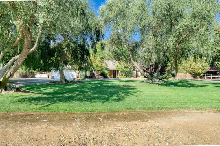 Photo of 6089 N Montana Clovis, CA 93619