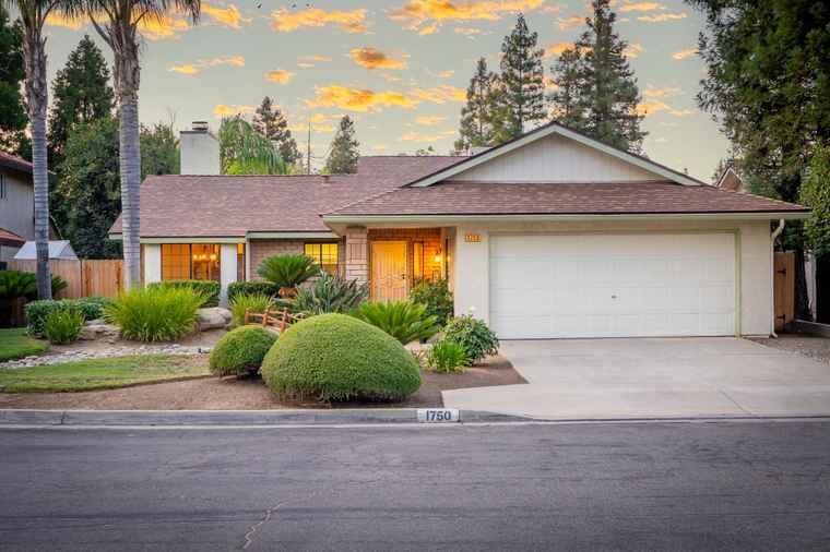Photo of 1750 E Deyoung Fresno, CA 93720