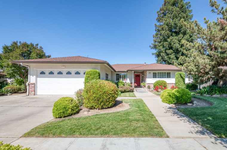 Photo of 6591 N Rowell Ave Fresno, CA 93710